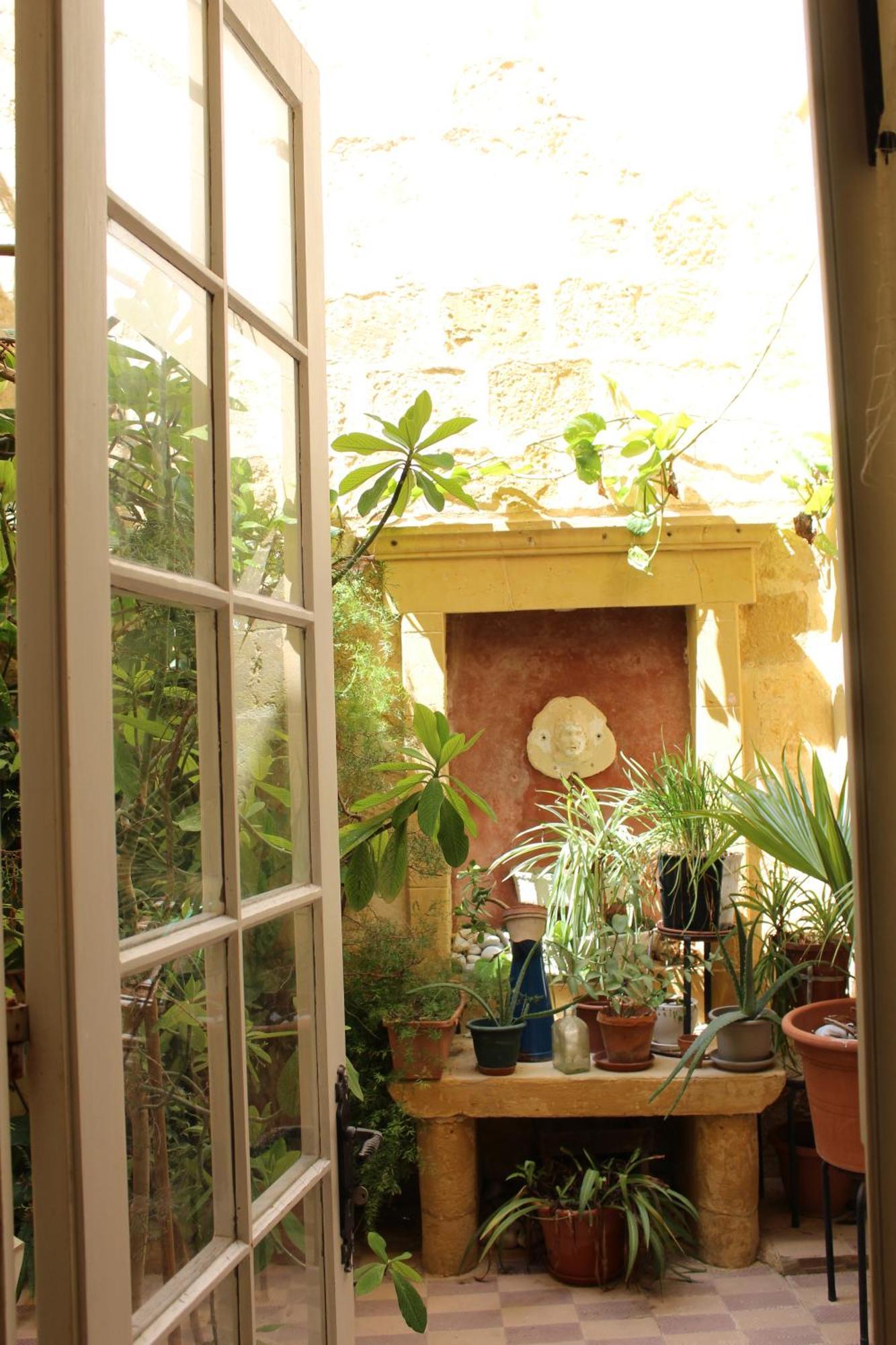 Maria Townhouse Heart Of Victoria B&B 외부 사진